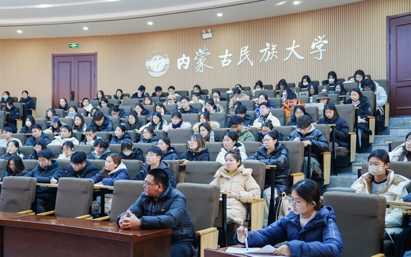 3.党课现场.jpg