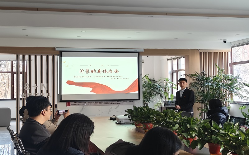 2.宣讲现场.jpg