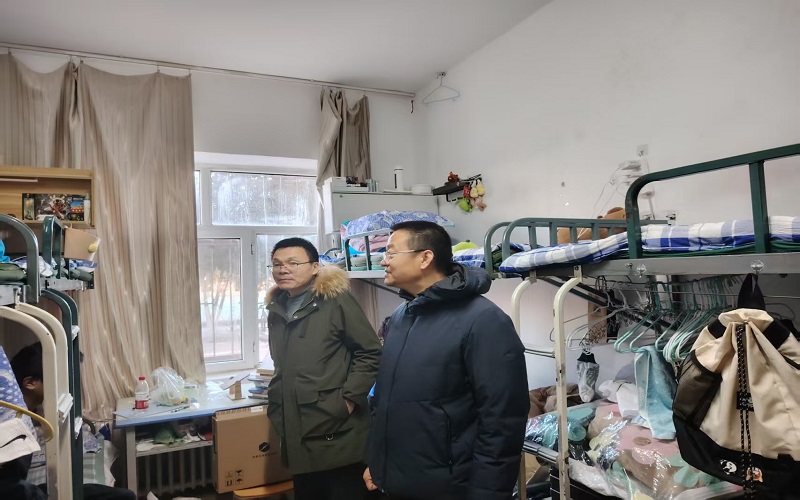 3.走访宿舍现场.jpg