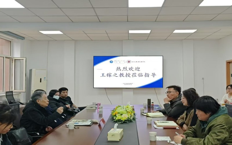 1.座谈会现场.jpg