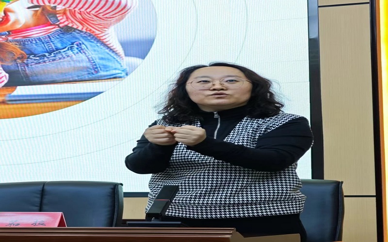 2学生处副处萨茹拉主讲.JPG