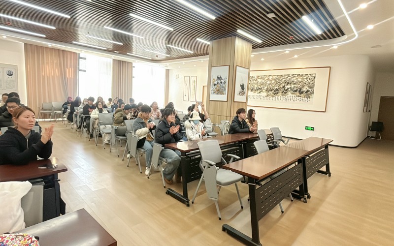 3.会议现场.jpg