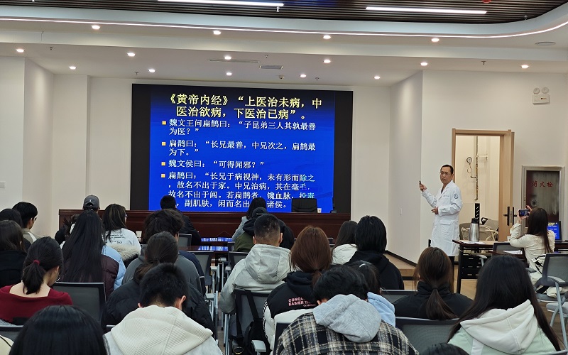 2讲座现场.jpg