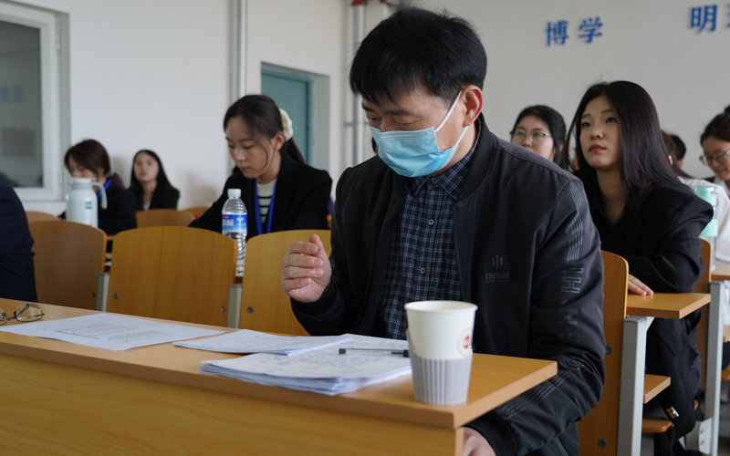 陈元峰老师担任评委.jpg