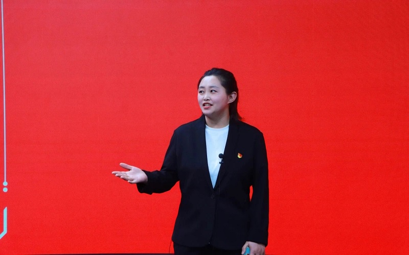 3.孙佳欣老师演讲现场.jpg