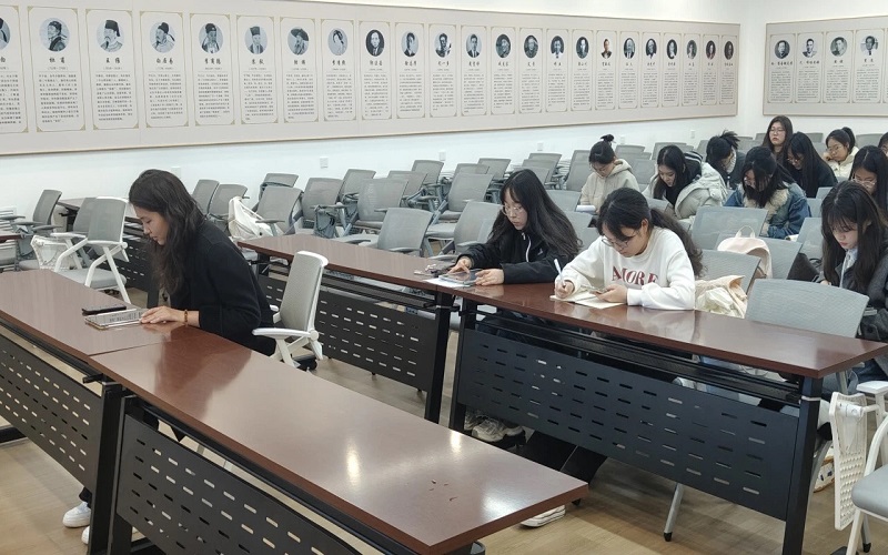 2答辩现场.JPG