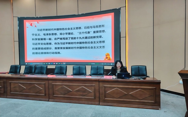 4.文学与新闻传播学院王妍教授进行专题授课.jpg
