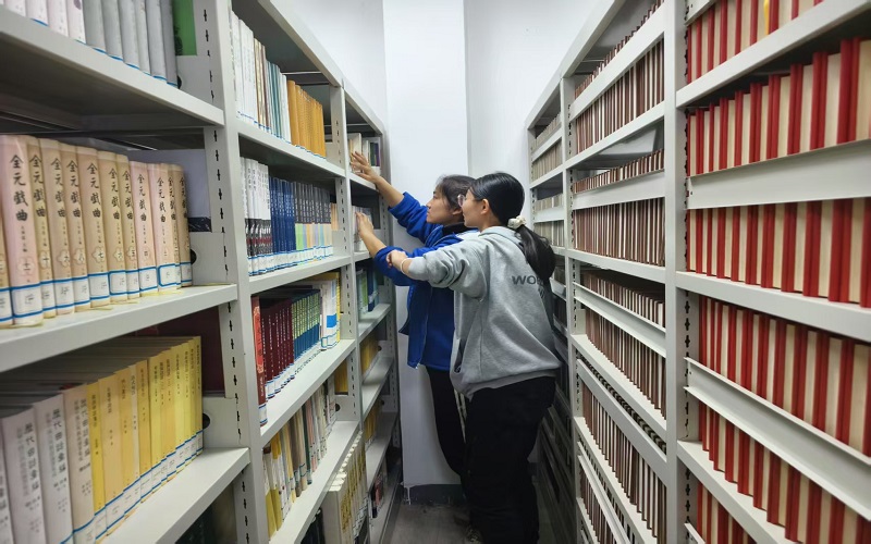2.图书整理现场.jpg