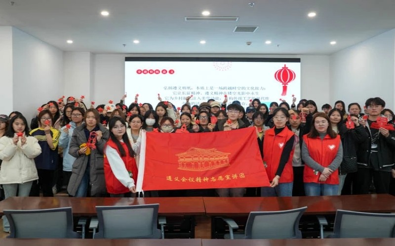 13合影.jpg