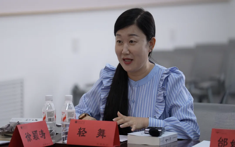 5.哲里木诗社社长轻舞讲话.png