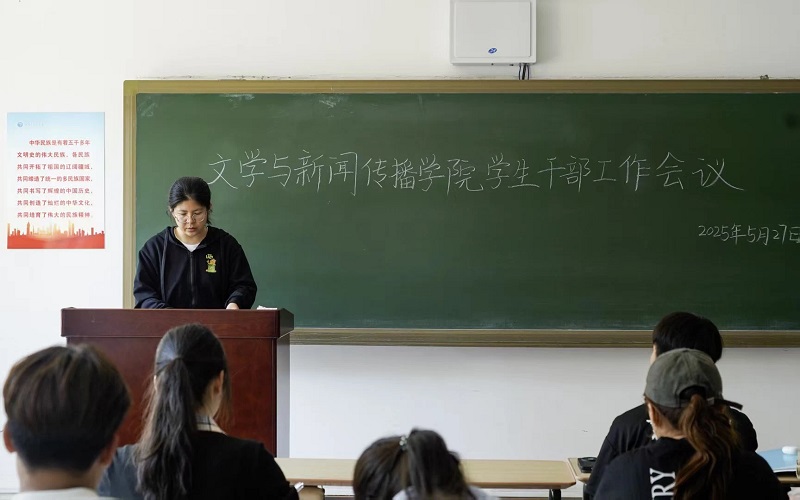 2.学院辅导员邱胜男强调补充.jpg