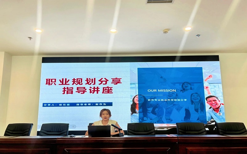 1.讲座现场.jpg