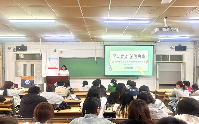 1.2023级汉语言文学二班.jpg