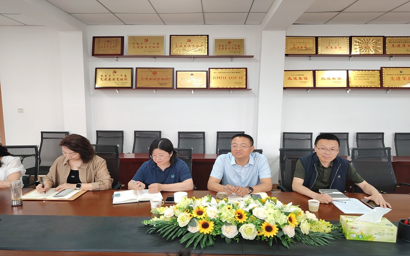 2.座谈会现场.jpg