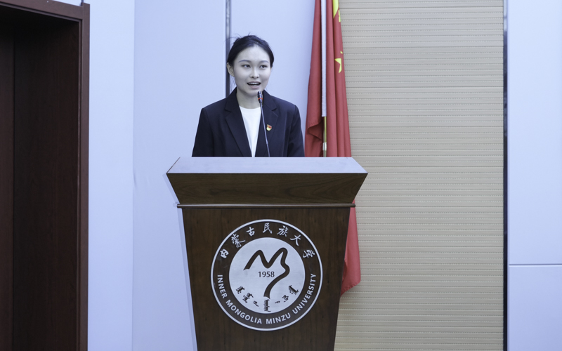毕业生代表发言.jpg