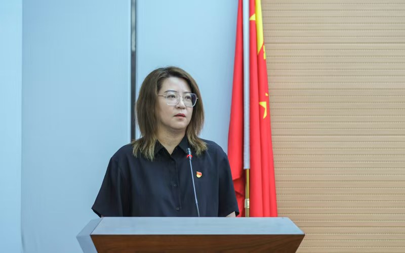 教师代表发言.jpg