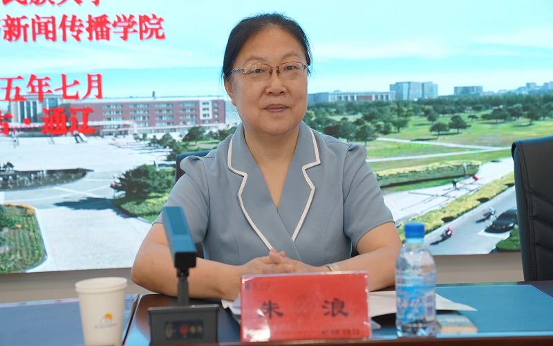 3 内蒙古社科联党组成员、秘书长、一级调研员朱浪代表学会主管部门讲话.jpg