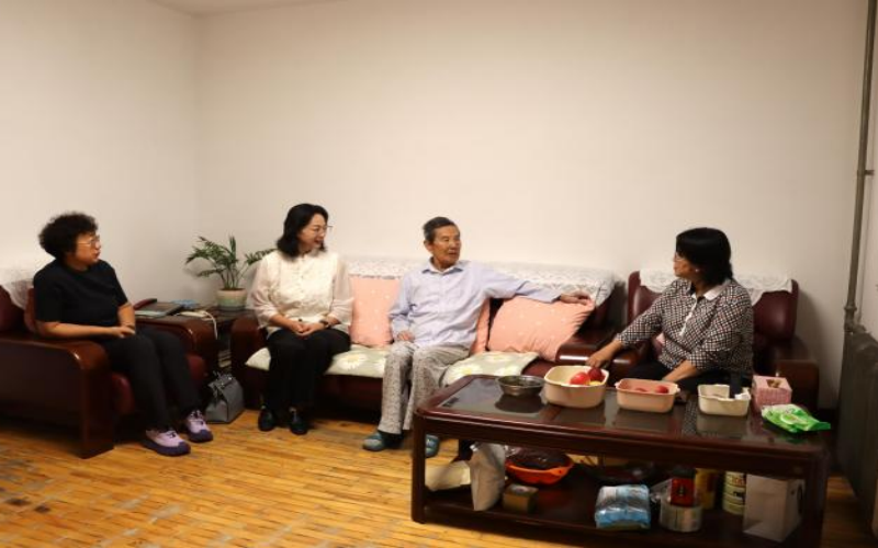 慰问李凤鸣老师7.png
